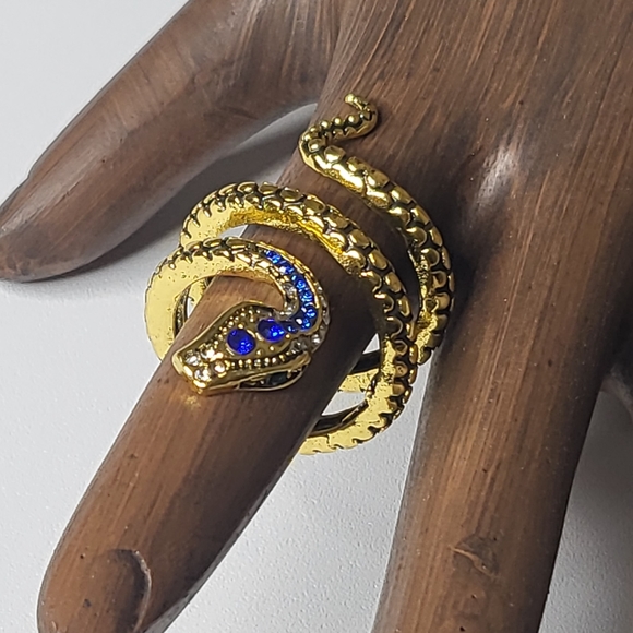 Gold snake ring - Picture 3 of 6